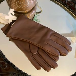 NWT Dillard’s brown leather gloves